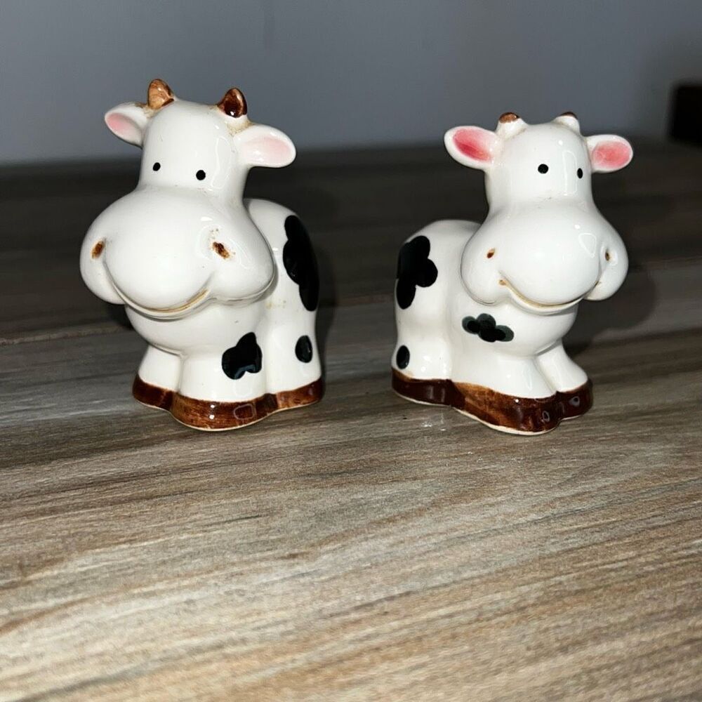 Vintage Jouef Originals Cute Happy Cow Salt And Pepper Shakers White Black Sweet